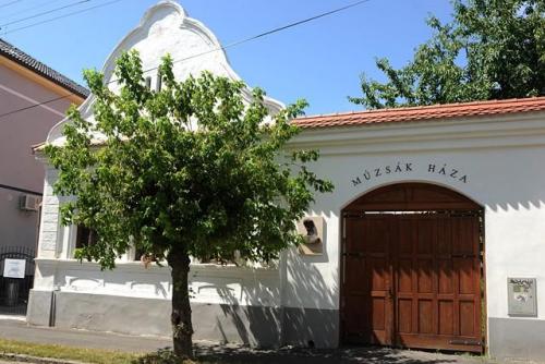 muzsak-haza